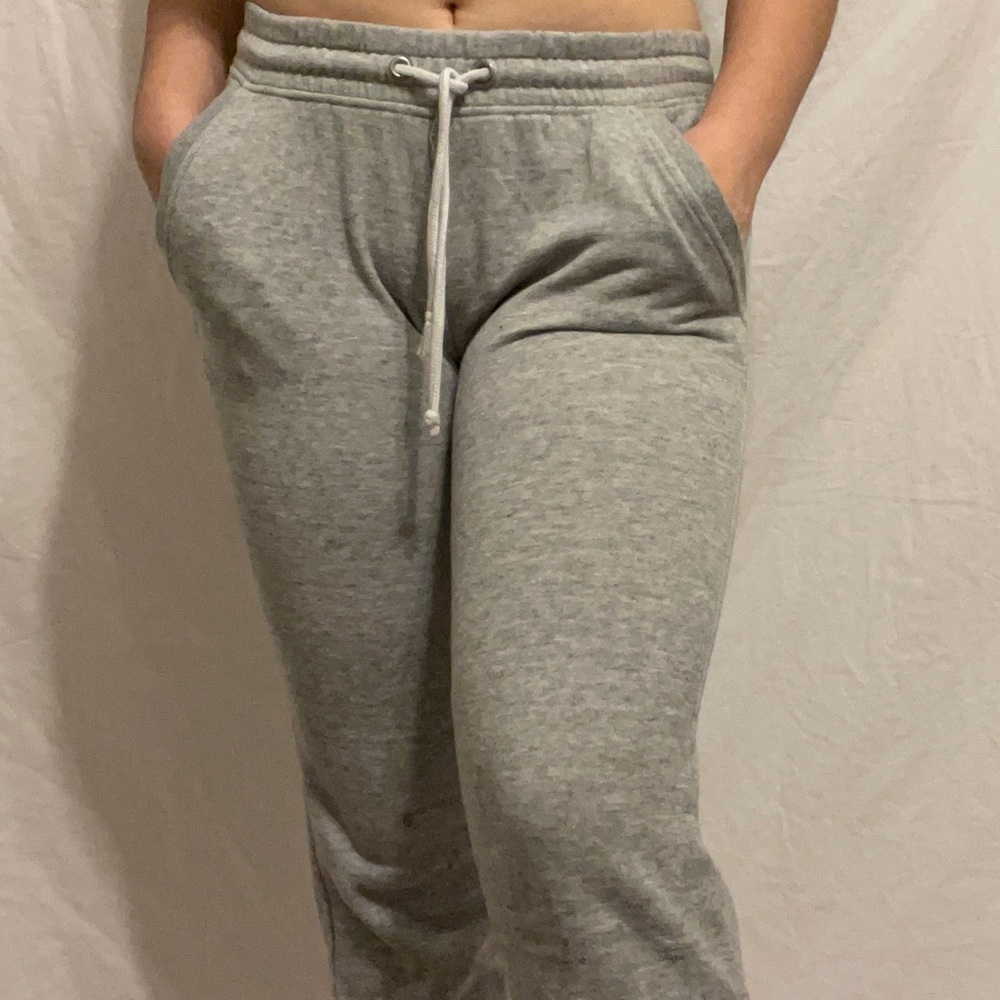 GREY SWEATS